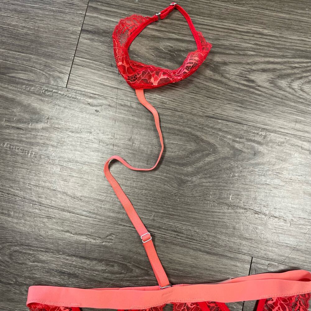 NWT Thistle and Spire Kane Garter Belt Women M Red Lace Strapy Lingerie w Choker - Picture 3 of 9
